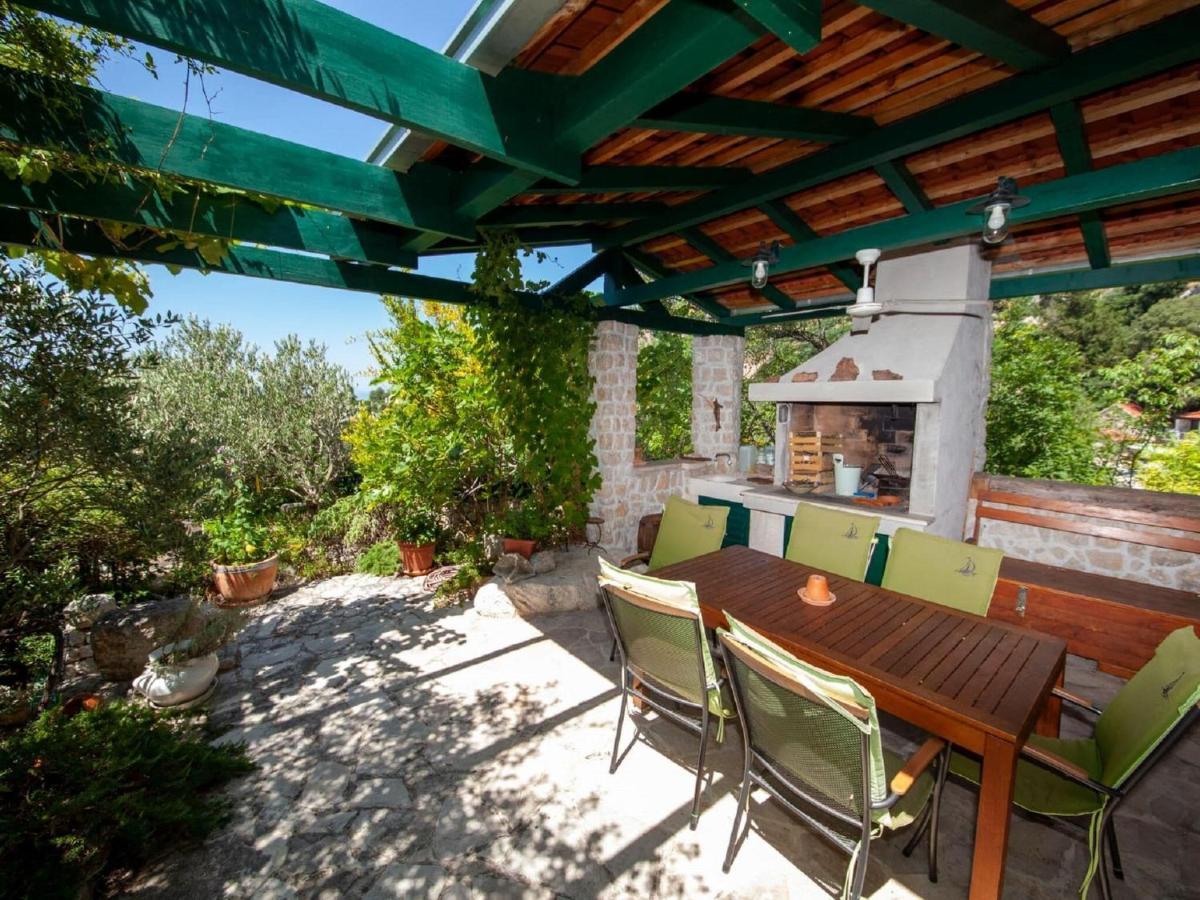 Luxurious Holiday Home In Makarska With Jacuzzi Luaran gambar