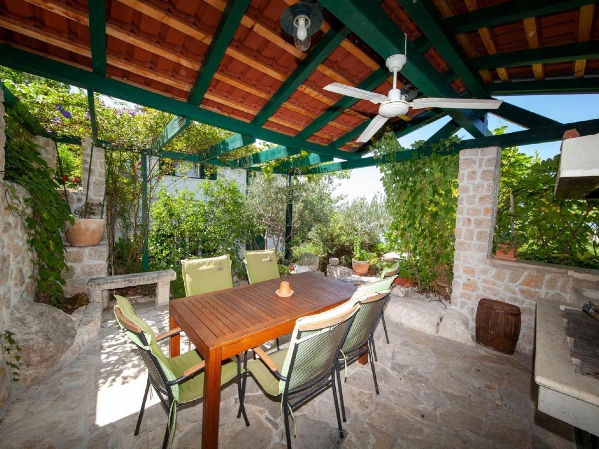 Luxurious Holiday Home In Makarska With Jacuzzi Luaran gambar