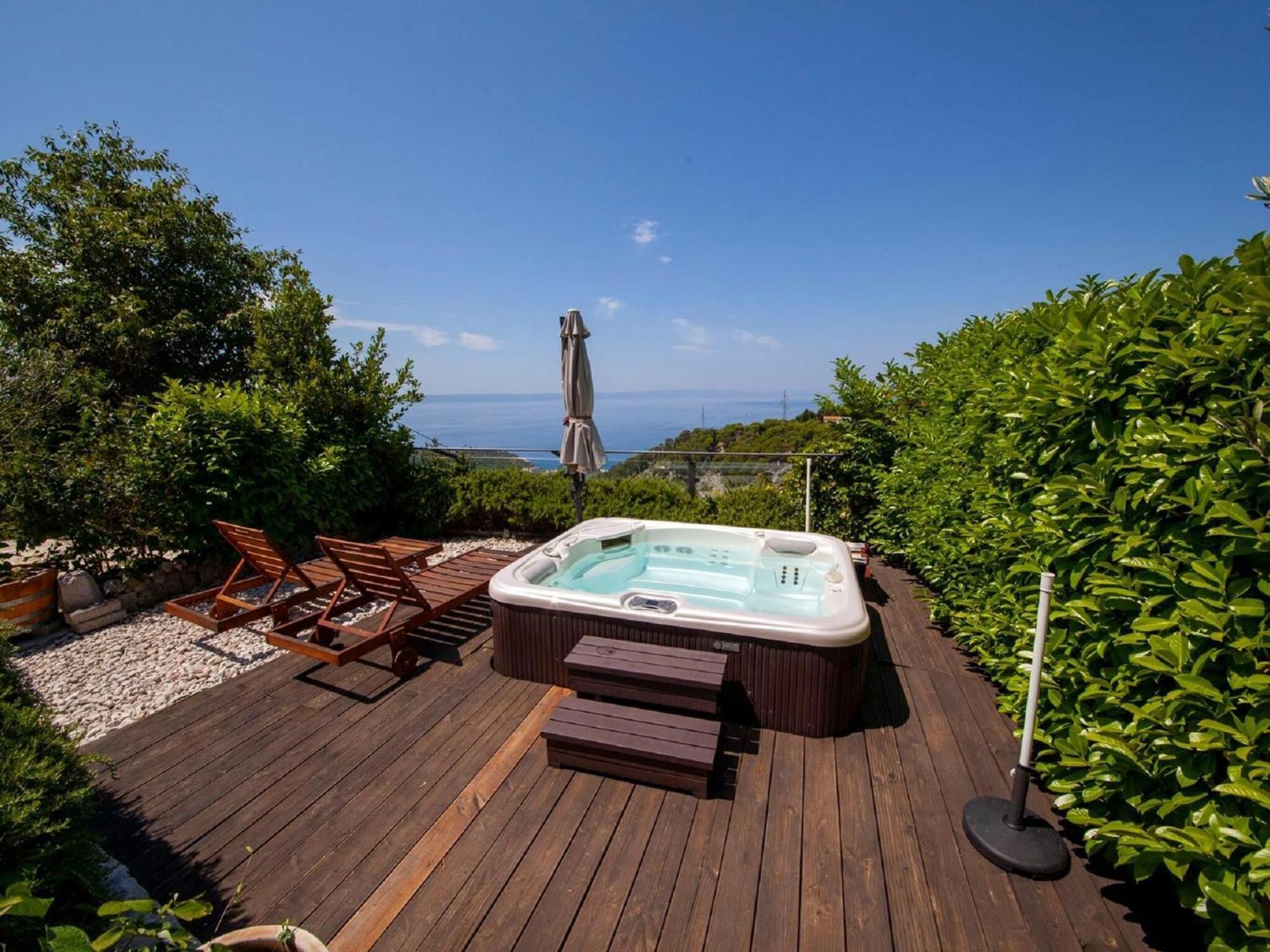 Luxurious Holiday Home In Makarska With Jacuzzi Luaran gambar