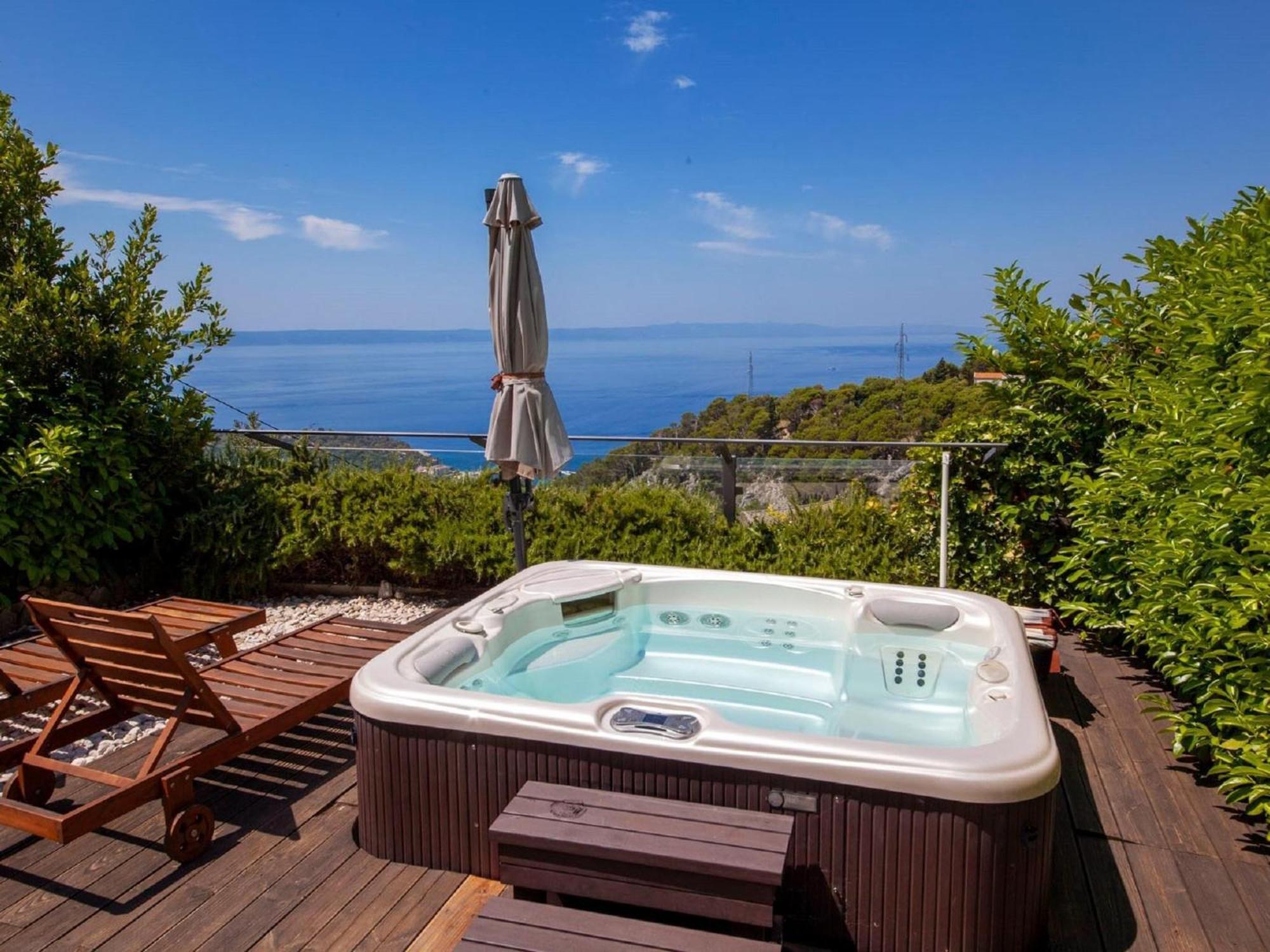 Luxurious Holiday Home In Makarska With Jacuzzi Luaran gambar