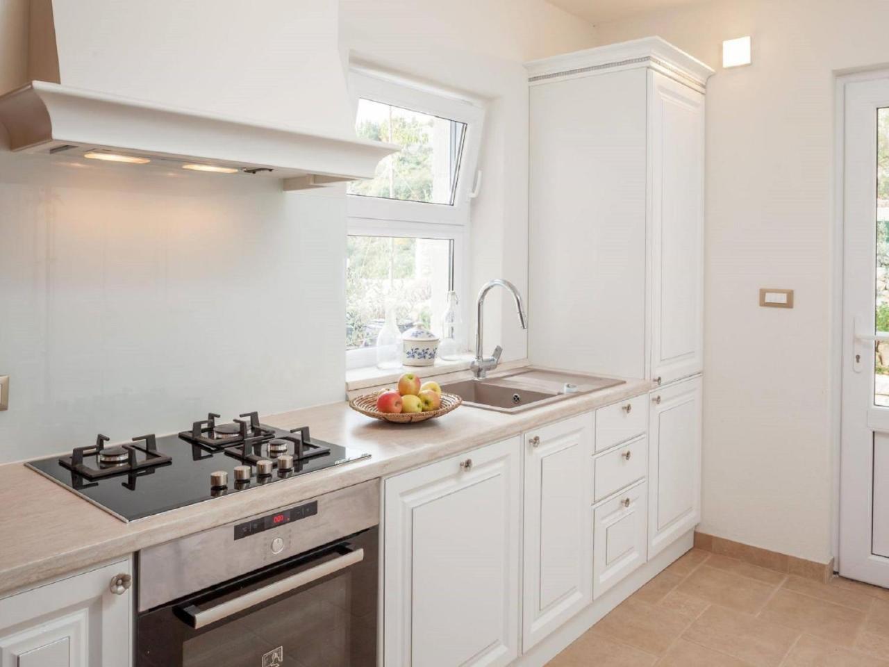 Luxurious Holiday Home In Makarska With Jacuzzi Luaran gambar