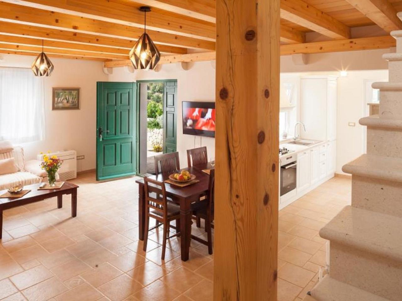 Luxurious Holiday Home In Makarska With Jacuzzi Luaran gambar