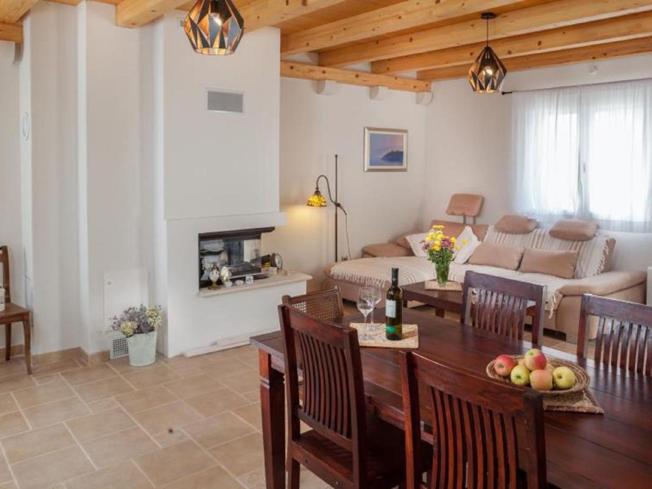 Luxurious Holiday Home In Makarska With Jacuzzi Luaran gambar